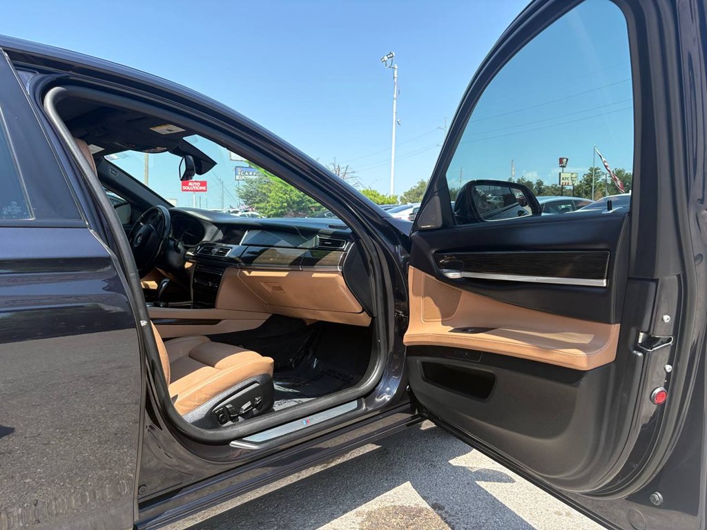 Photo 5 of this BMW 750