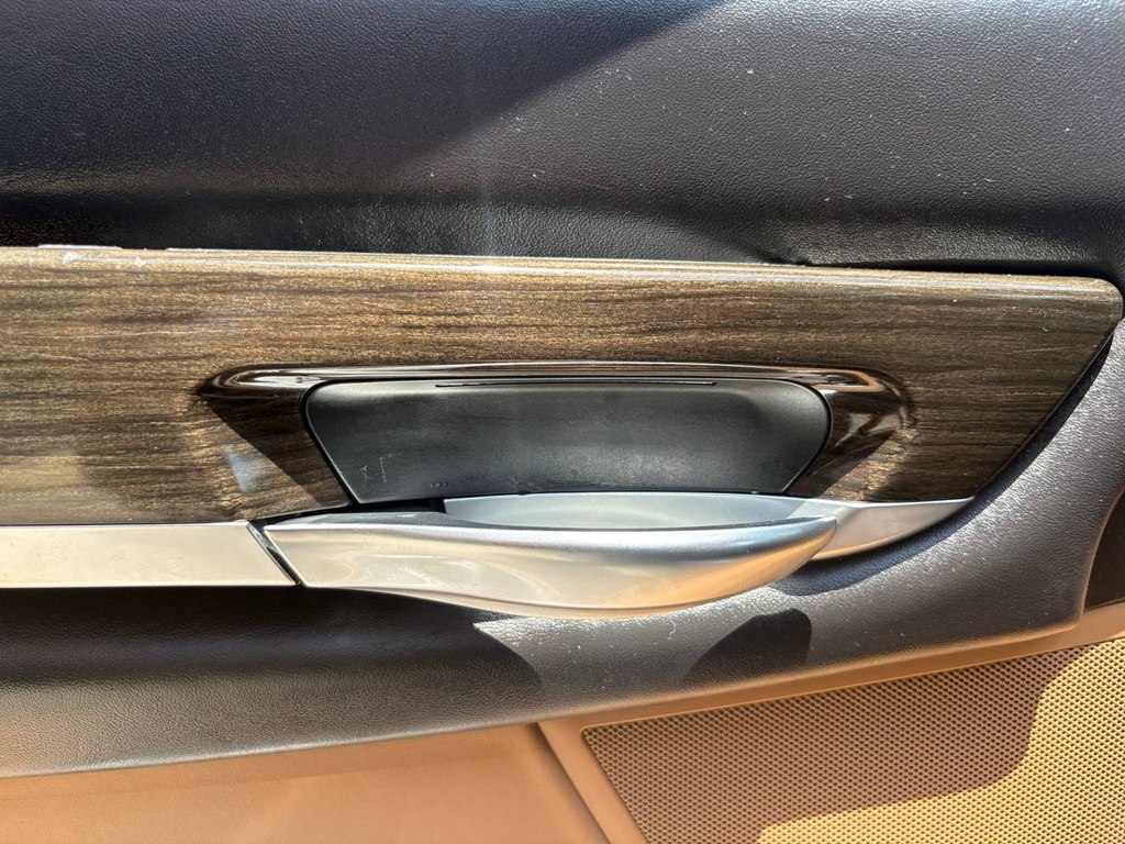 Photo 19 of this BMW 750