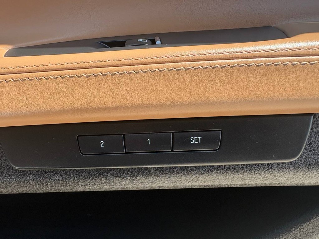 Photo 8 of this BMW 750