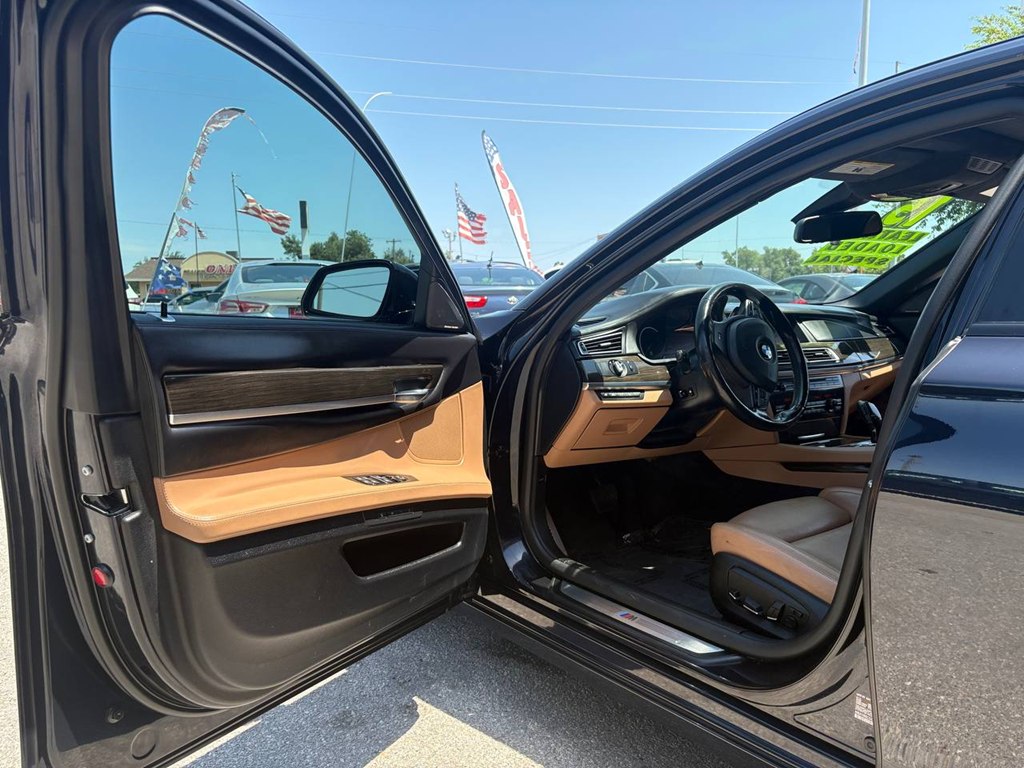 Photo 18 of this BMW 750