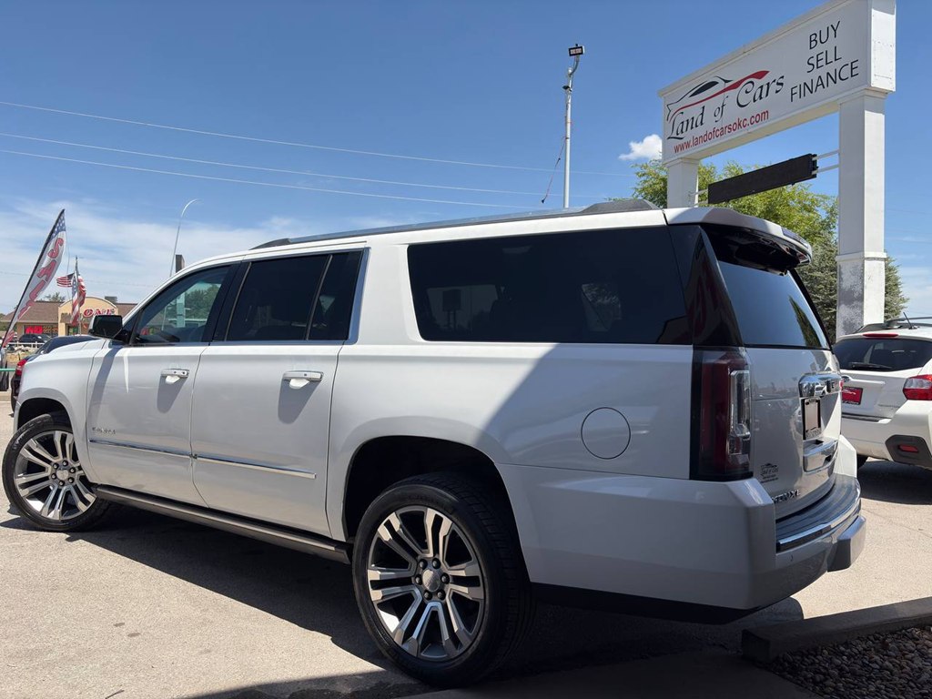 Photo 2 of this GMC YUKON XL