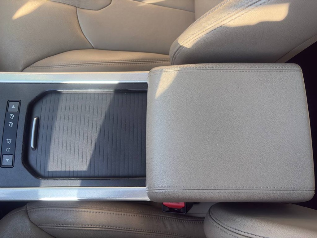 Photo 42 of this LAND ROVER RANGE ROVER EVO