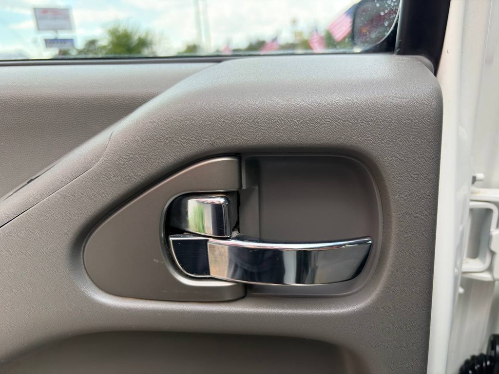 Photo 12 of this NISSAN FRONTIER