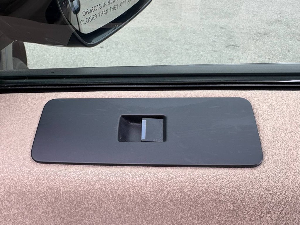 Photo 6 of this LAND ROVER DISCOVERY SPORT