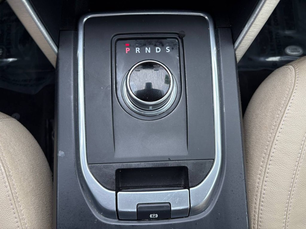Photo 33 of this LAND ROVER DISCOVERY SPORT