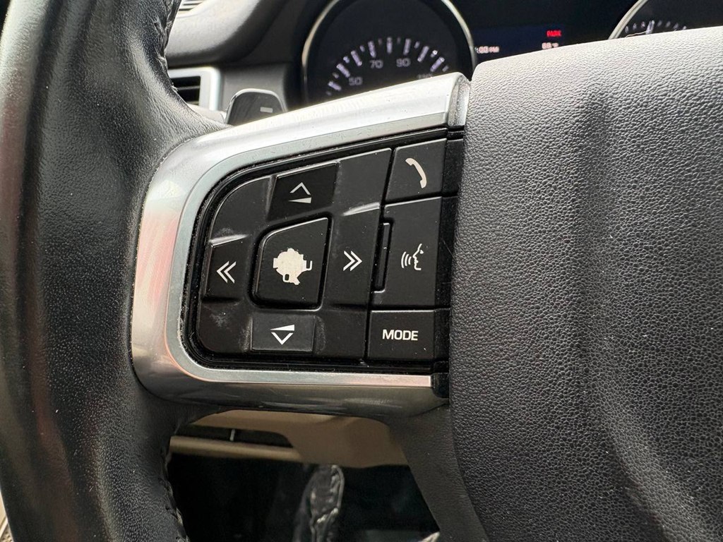 Photo 22 of this LAND ROVER DISCOVERY SPORT