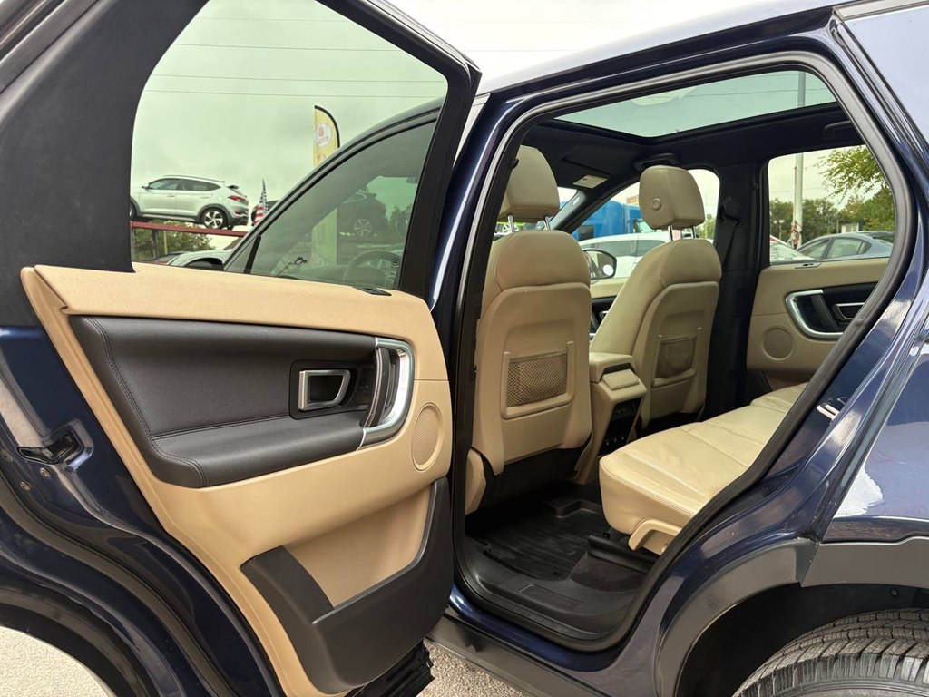 Photo 13 of this LAND ROVER DISCOVERY SPORT