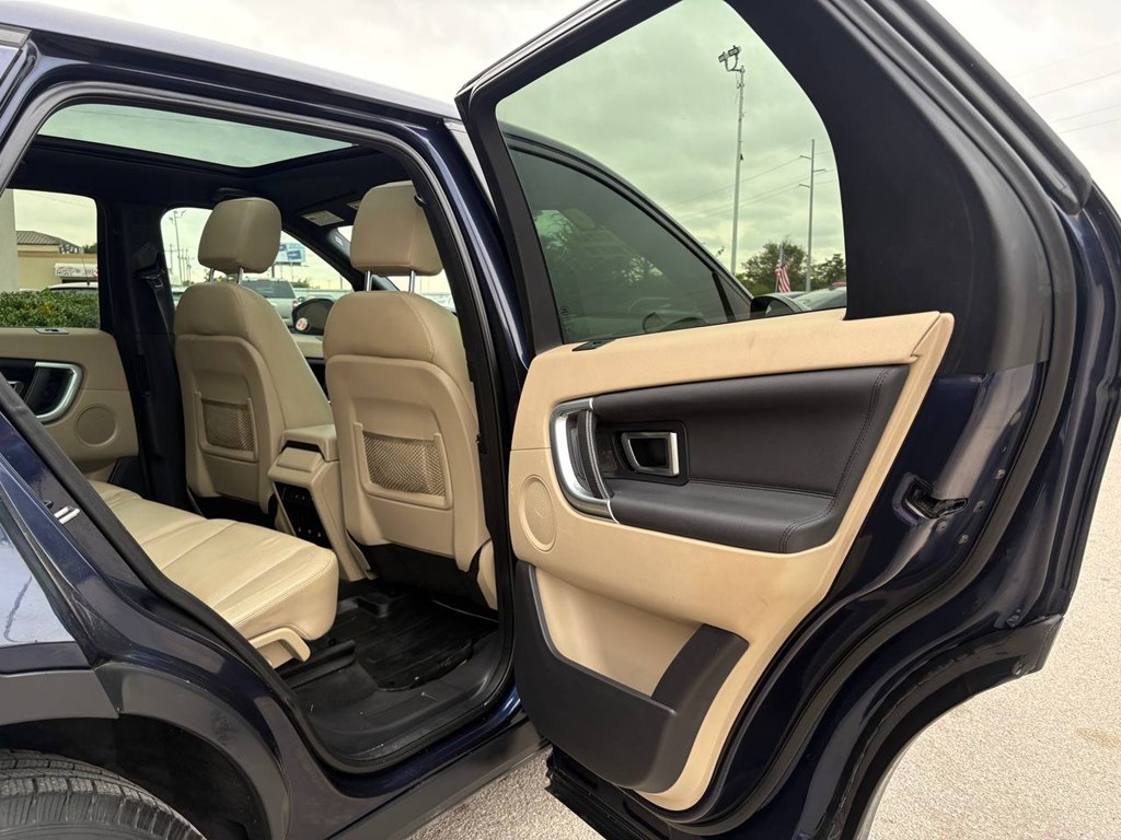 Photo 10 of this LAND ROVER DISCOVERY SPORT