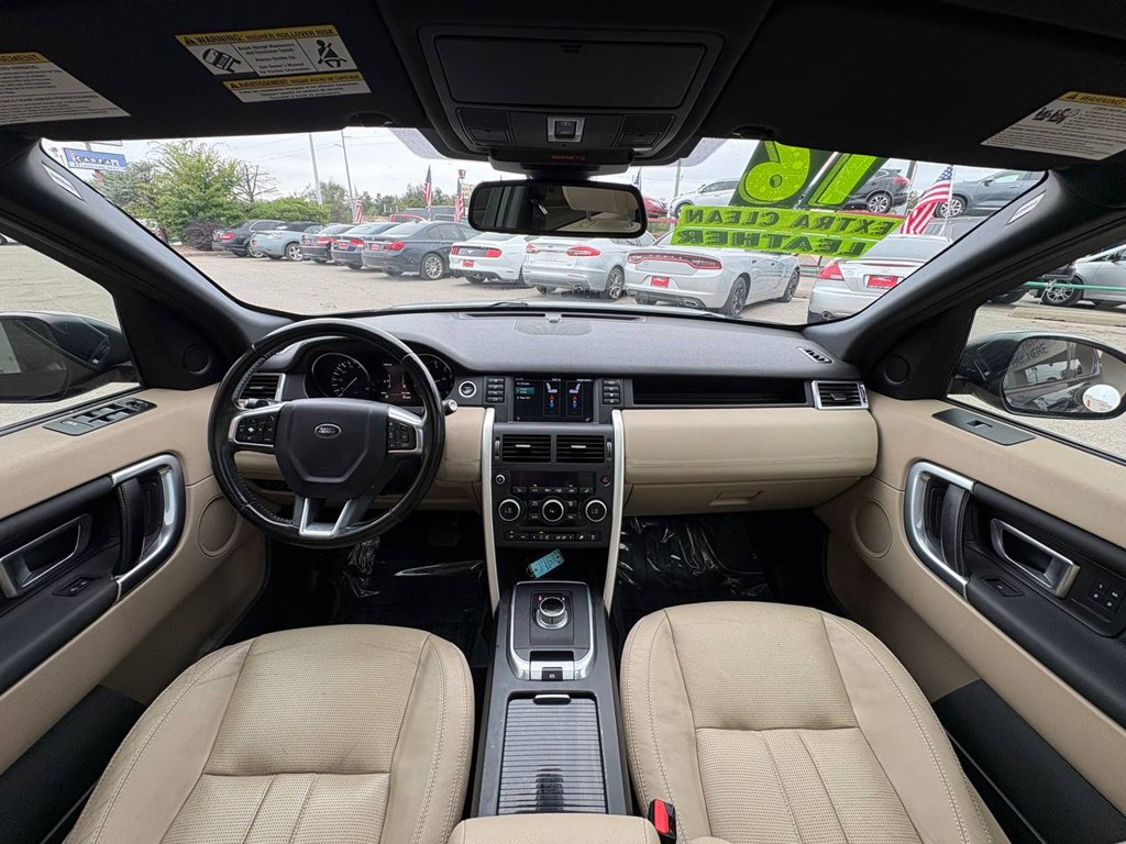 Photo 37 of this LAND ROVER DISCOVERY SPORT