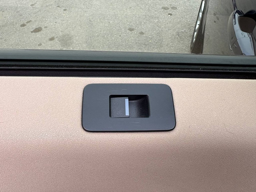 Photo 14 of this LAND ROVER DISCOVERY SPORT