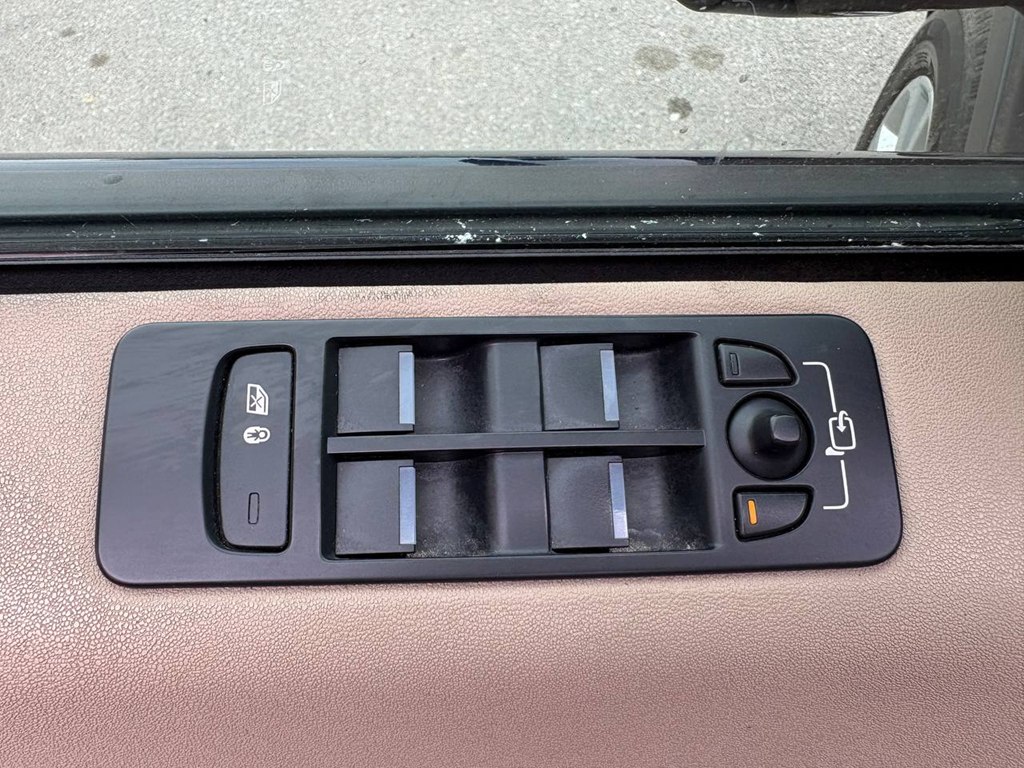 Photo 17 of this LAND ROVER DISCOVERY SPORT