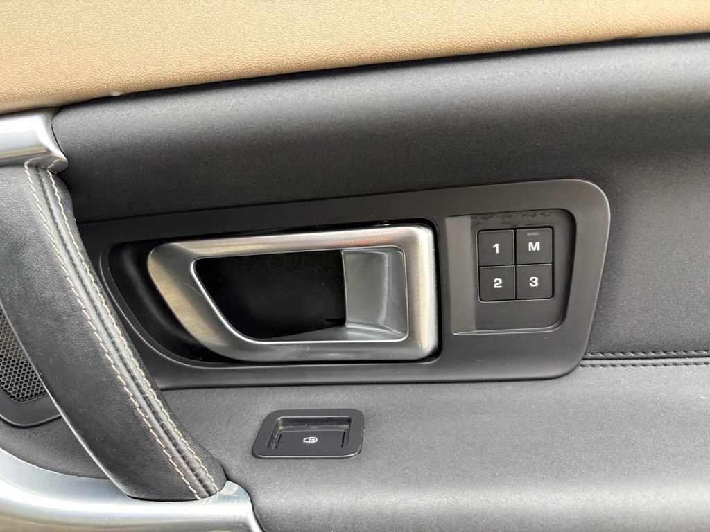 Photo 7 of this LAND ROVER DISCOVERY SPORT