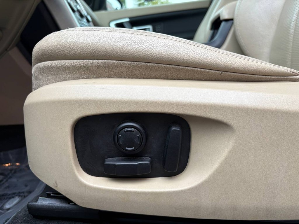 Photo 19 of this LAND ROVER DISCOVERY SPORT