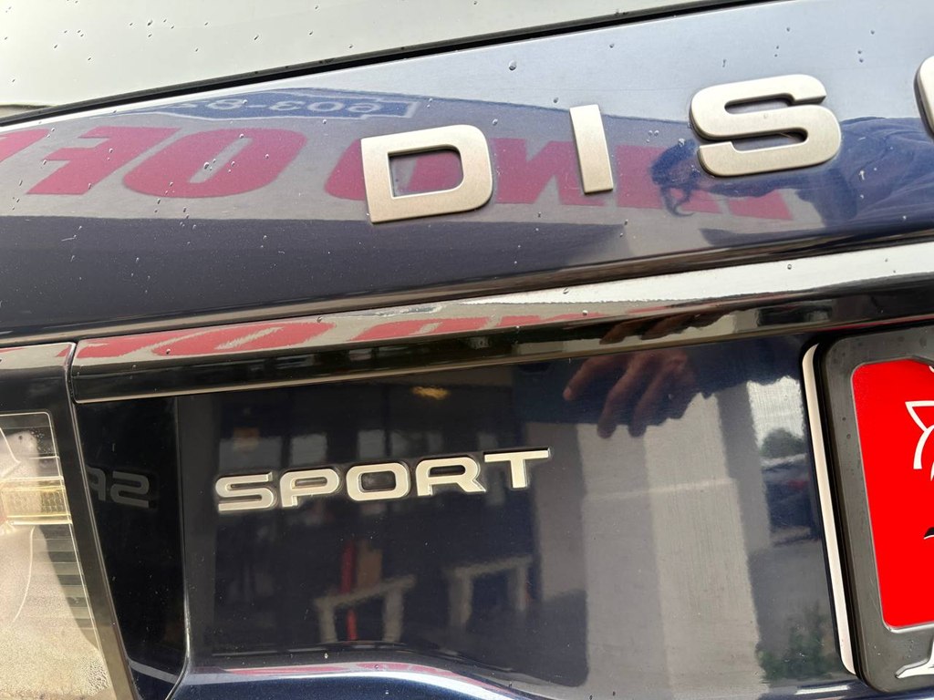 Photo 38 of this LAND ROVER DISCOVERY SPORT