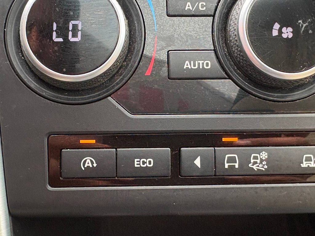 Photo 31 of this LAND ROVER DISCOVERY SPORT