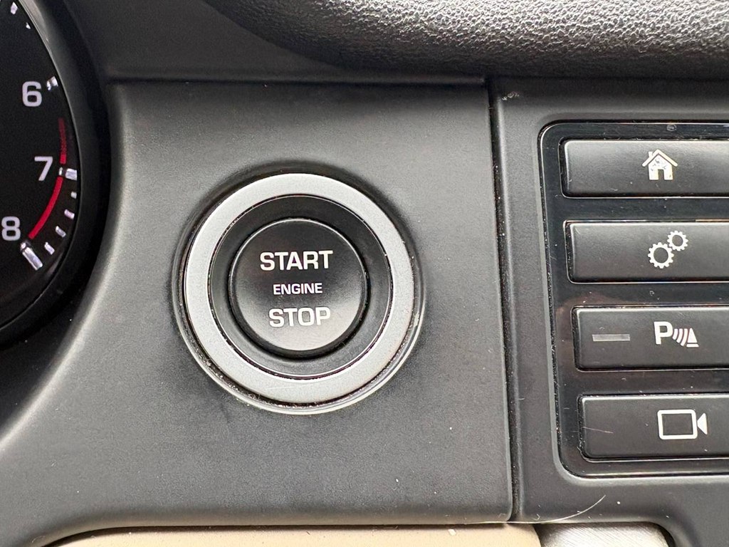 Photo 20 of this LAND ROVER DISCOVERY SPORT