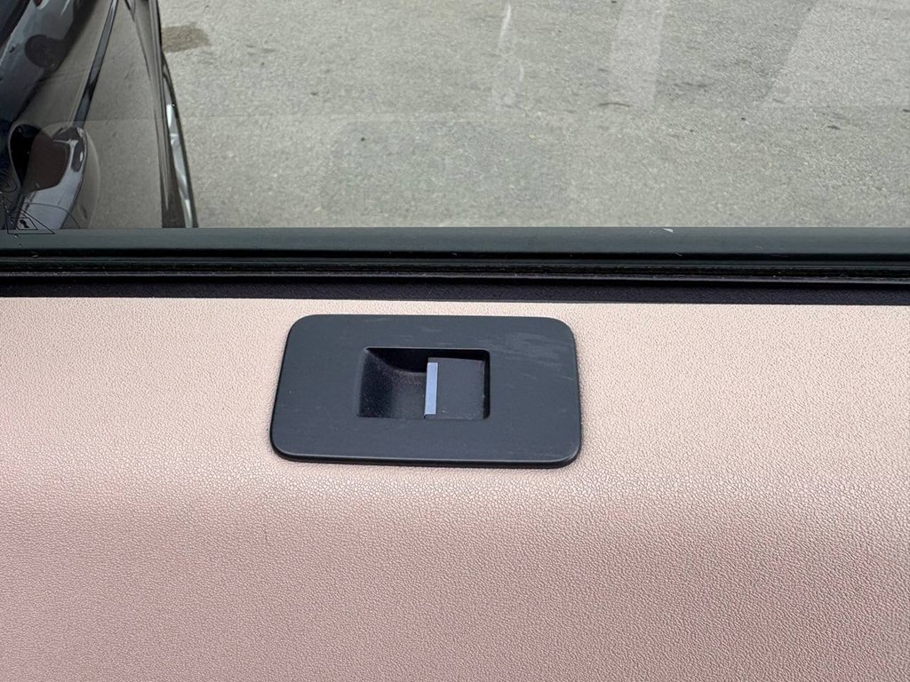 Photo 11 of this LAND ROVER DISCOVERY SPORT