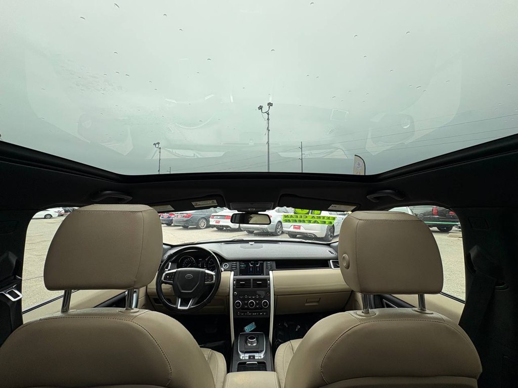 Photo 36 of this LAND ROVER DISCOVERY SPORT