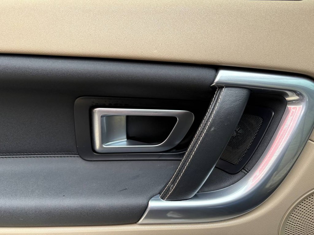 Photo 15 of this LAND ROVER DISCOVERY SPORT