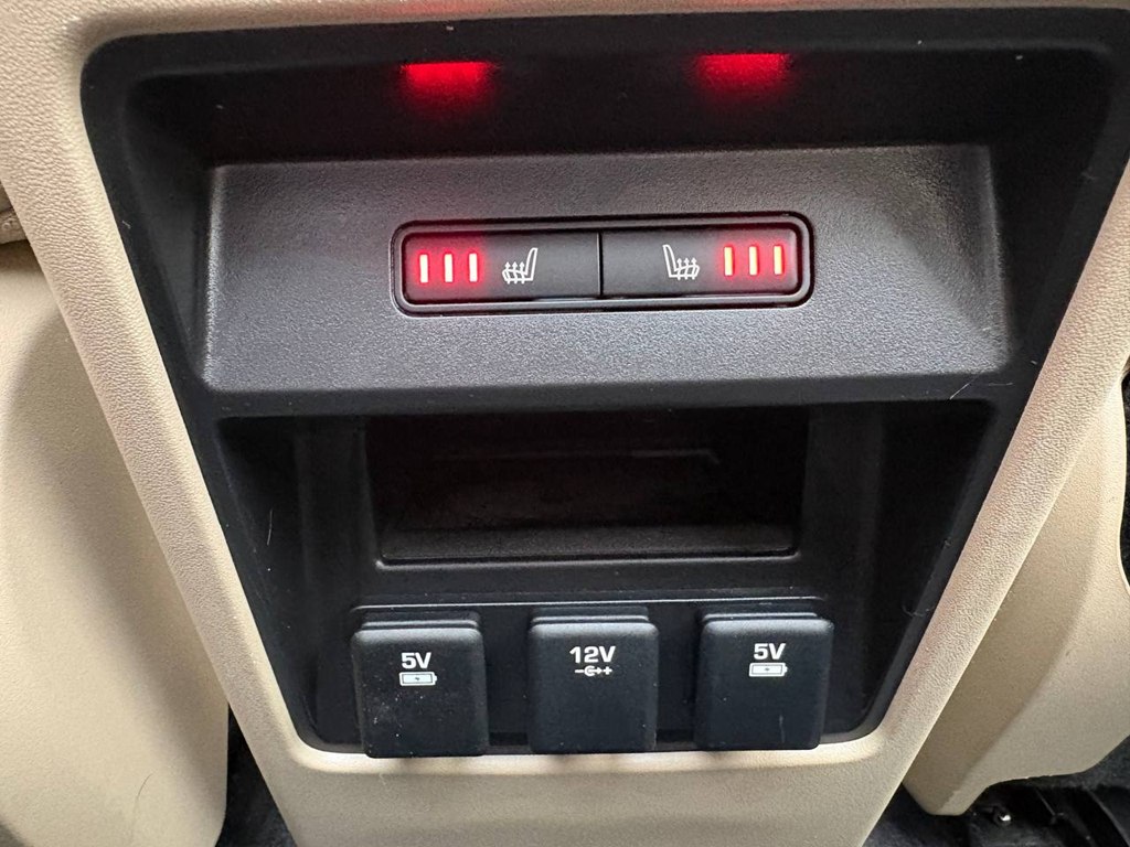 Photo 35 of this LAND ROVER DISCOVERY SPORT