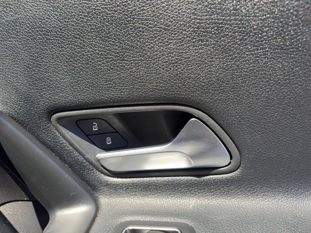 Photo 13 of this MERCEDES-BENZ CLA