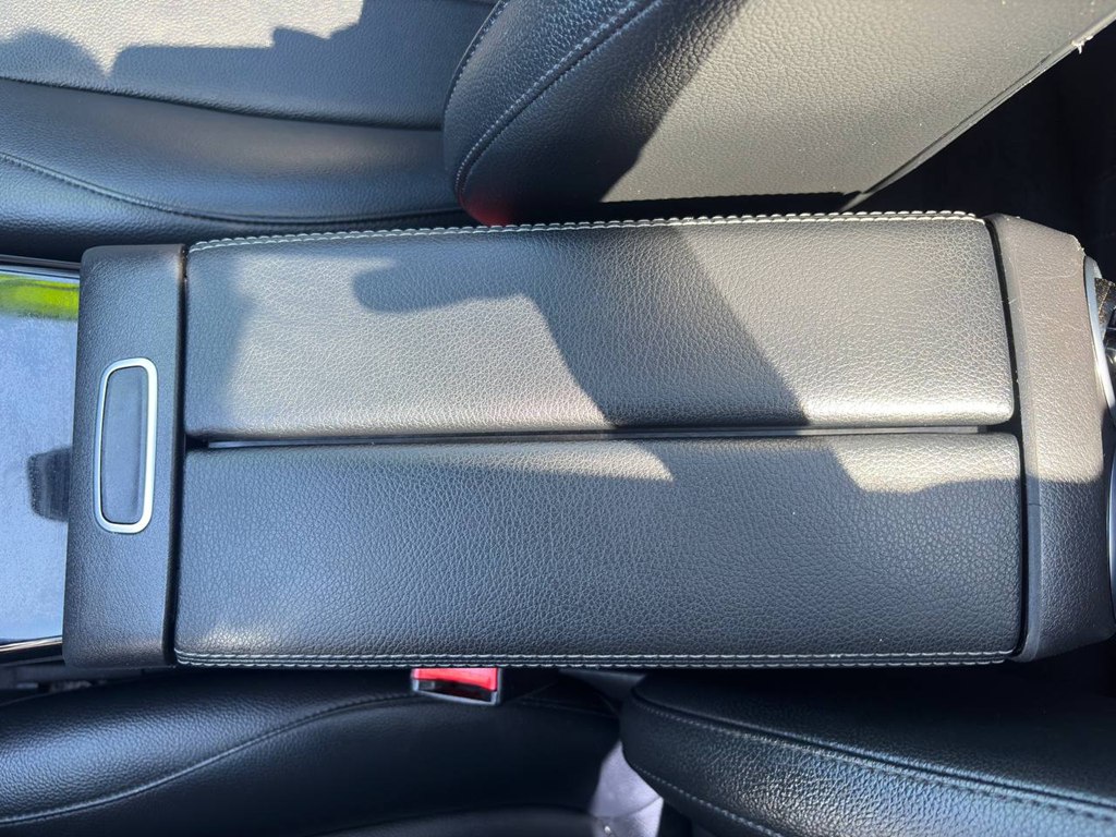 Photo 33 of this MERCEDES-BENZ CLA