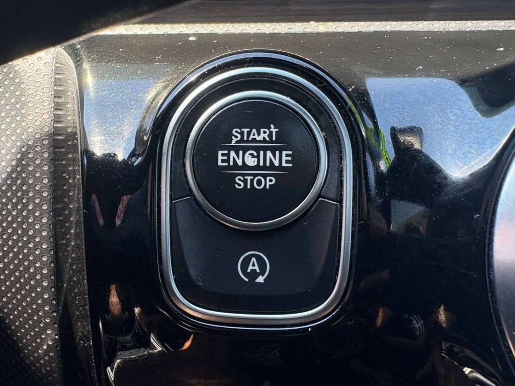 Photo 22 of this MERCEDES-BENZ CLA
