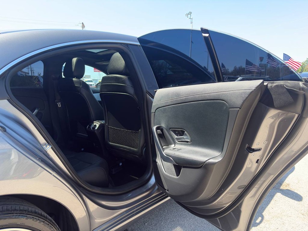 Photo 12 of this MERCEDES-BENZ CLA