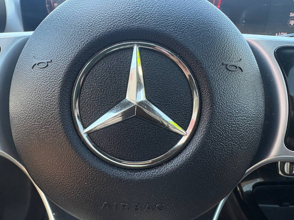 Photo 25 of this MERCEDES-BENZ CLA