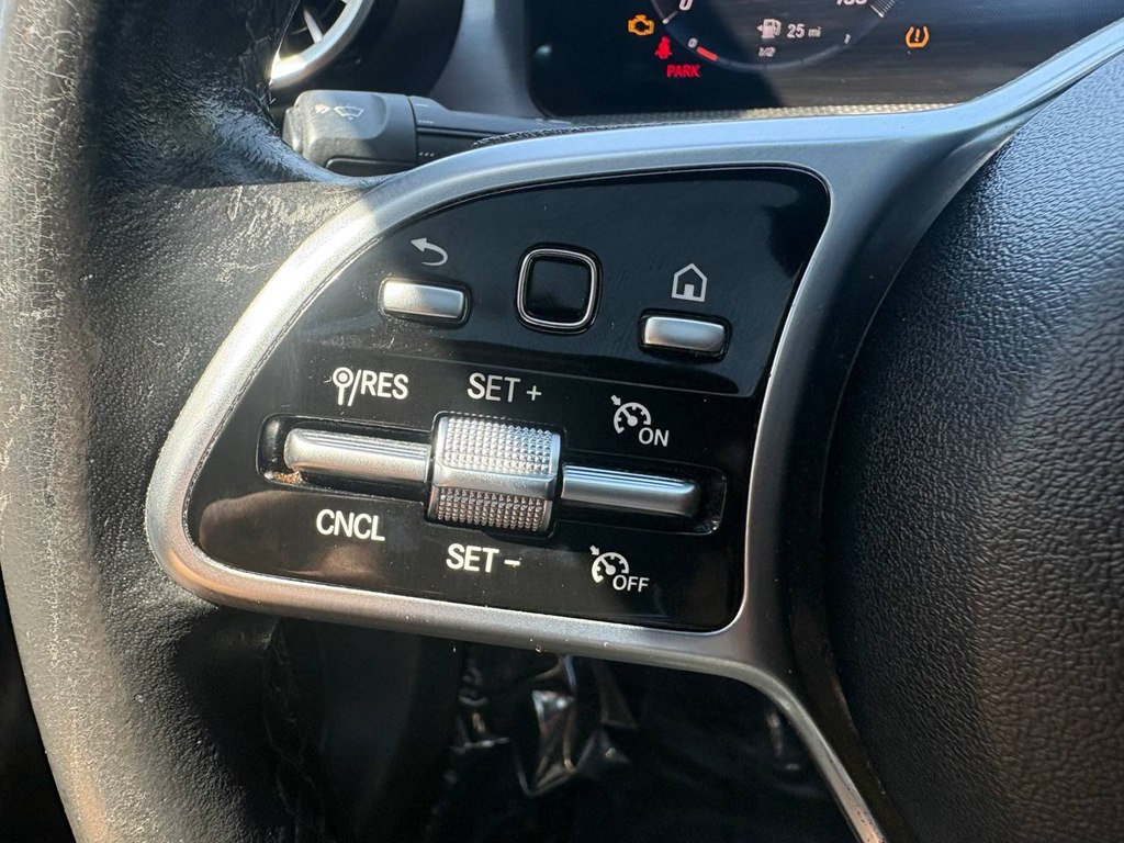 Photo 24 of this MERCEDES-BENZ CLA