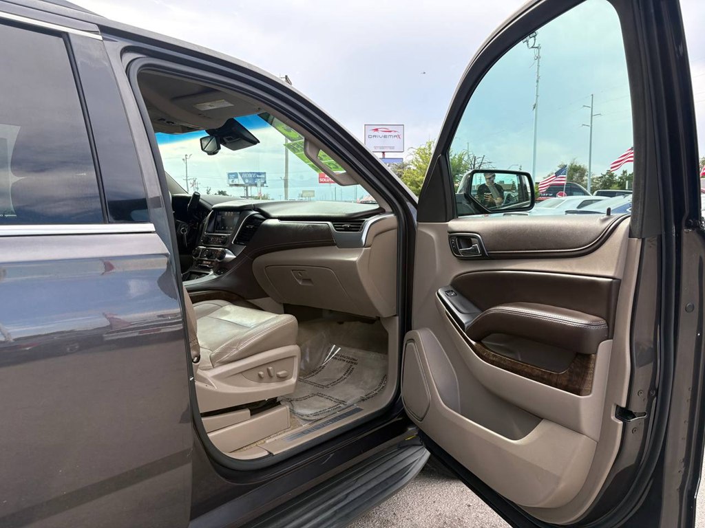 Photo 5 of this CHEVROLET SUBURBAN