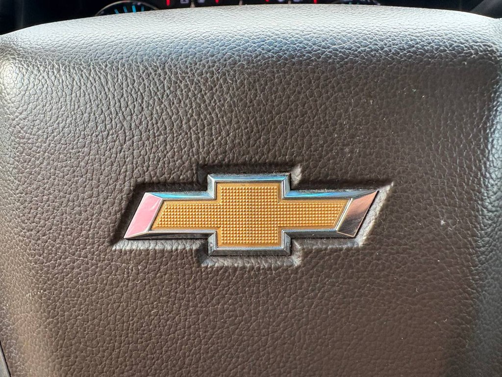 Photo 23 of this CHEVROLET SUBURBAN