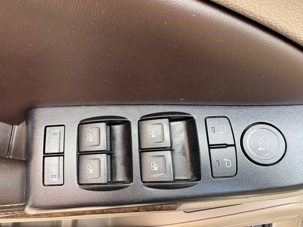 Photo 17 of this CHEVROLET SUBURBAN
