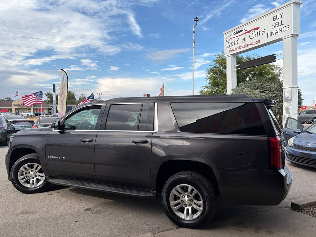 Photo 2 of this CHEVROLET SUBURBAN