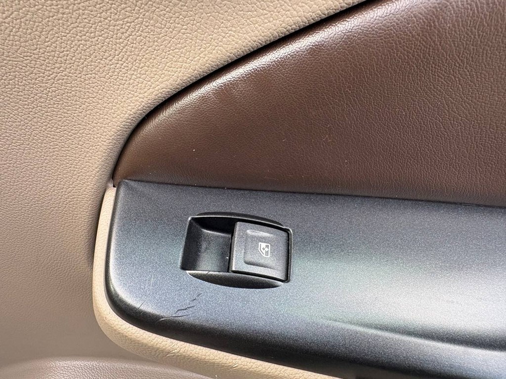 Photo 7 of this CHEVROLET SUBURBAN