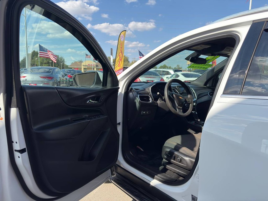 Photo 16 of this CHEVROLET EQUINOX