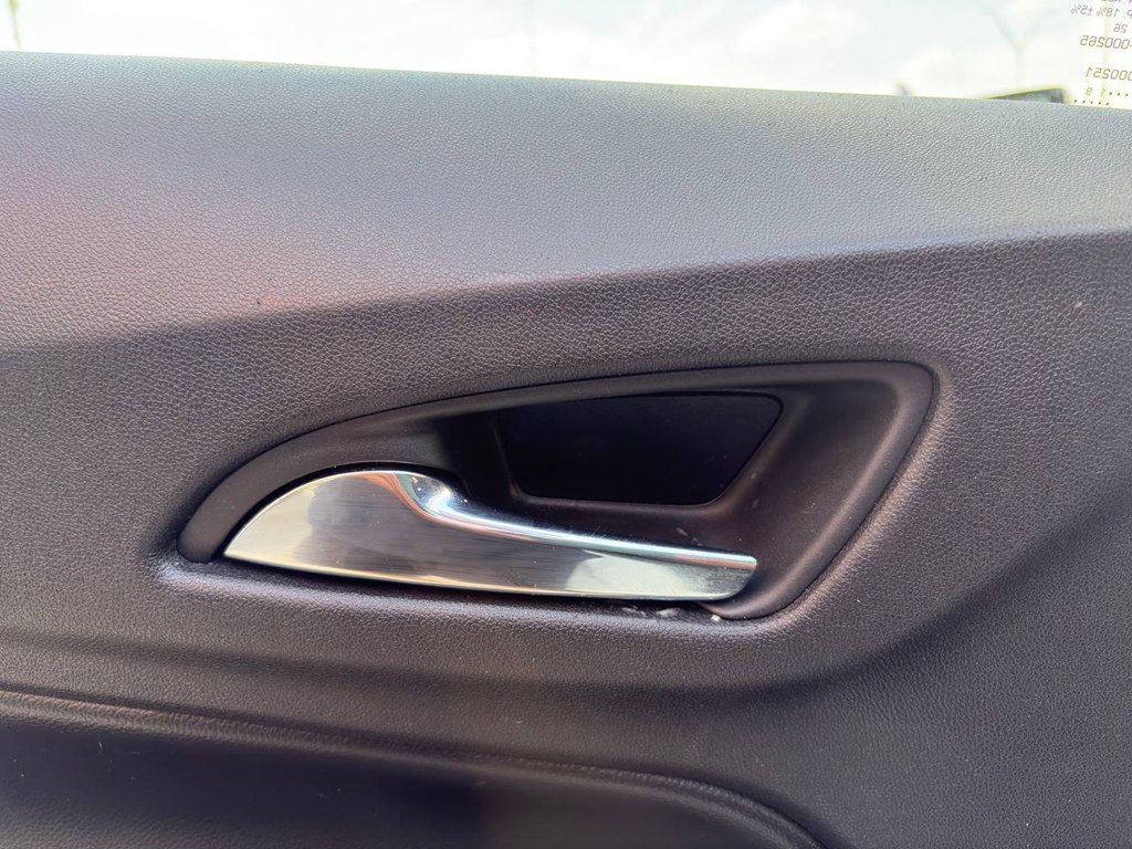 Photo 14 of this CHEVROLET EQUINOX
