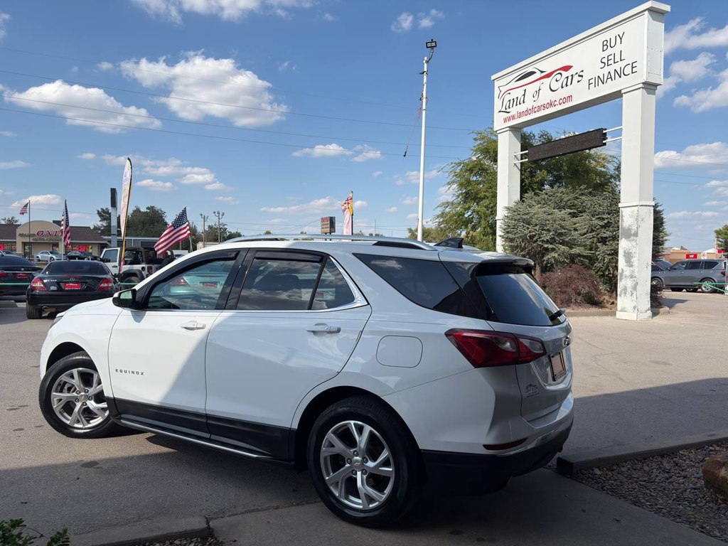 Photo 2 of this CHEVROLET EQUINOX