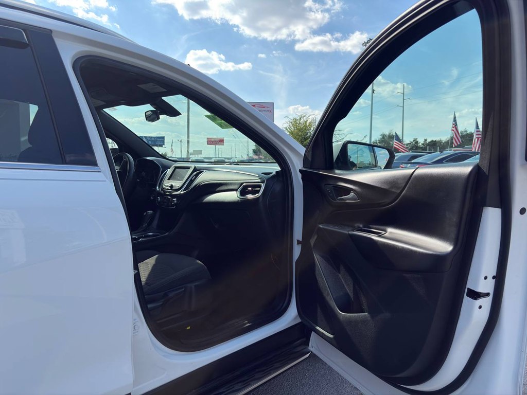 Photo 5 of this CHEVROLET EQUINOX