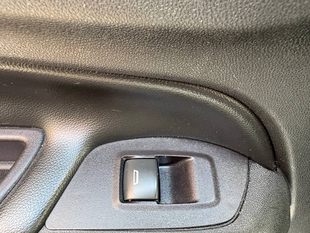 Photo 15 of this CHEVROLET EQUINOX