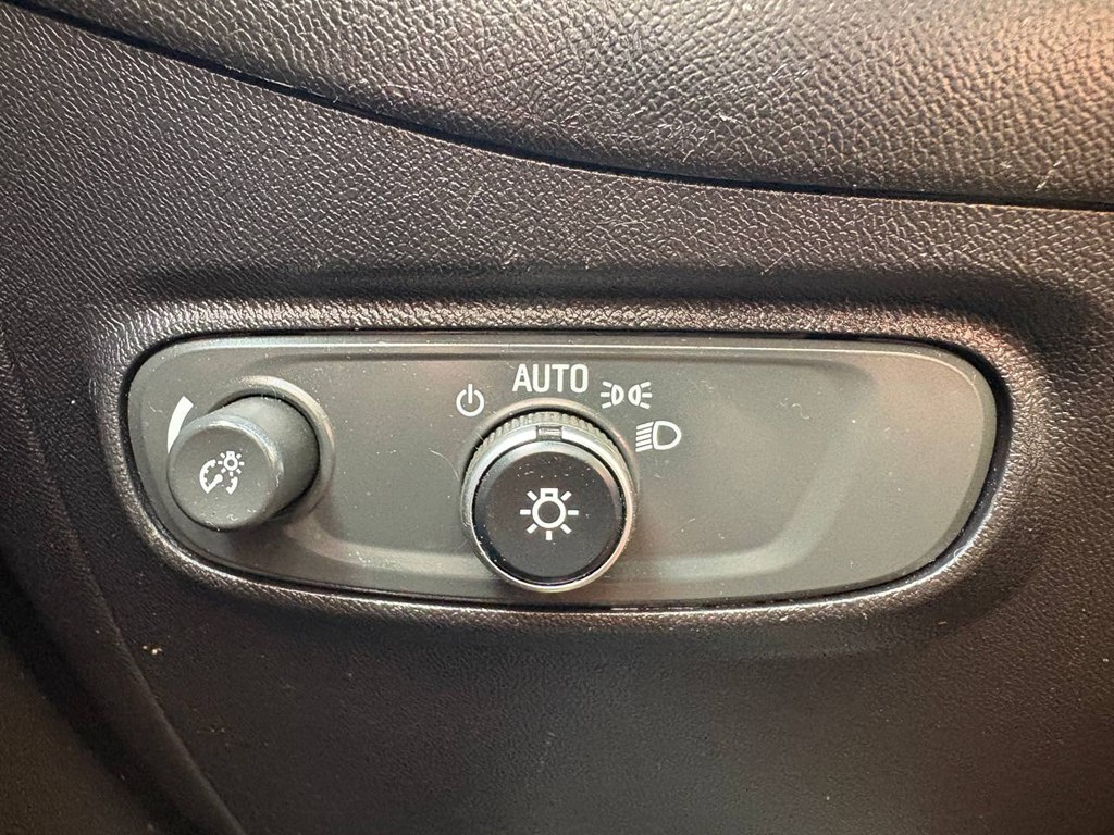 Photo 20 of this CHEVROLET EQUINOX