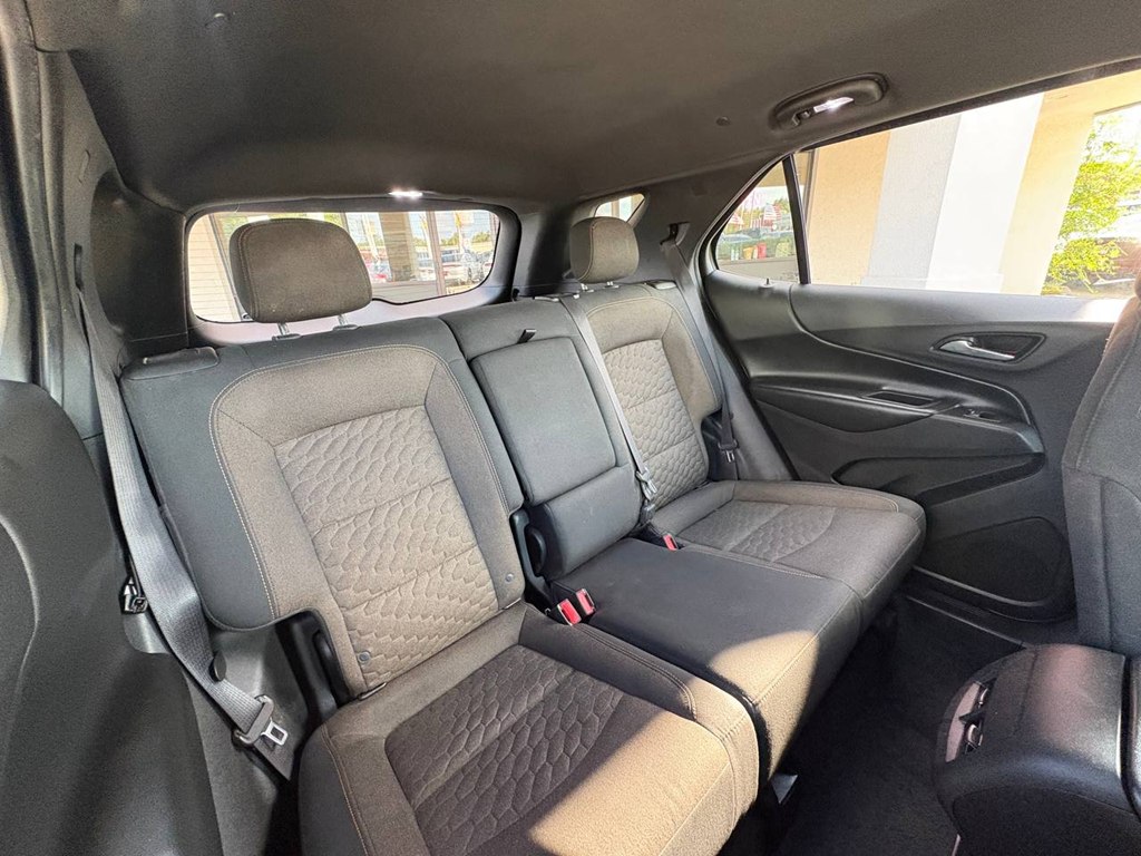 Photo 31 of this CHEVROLET EQUINOX