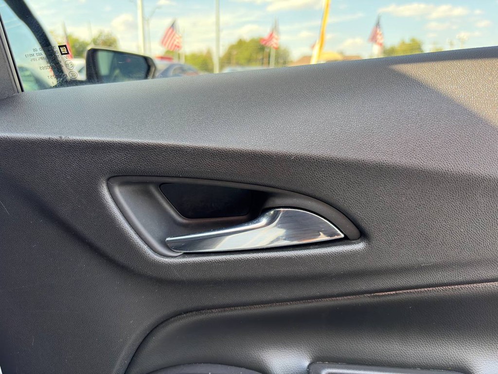 Photo 11 of this CHEVROLET EQUINOX