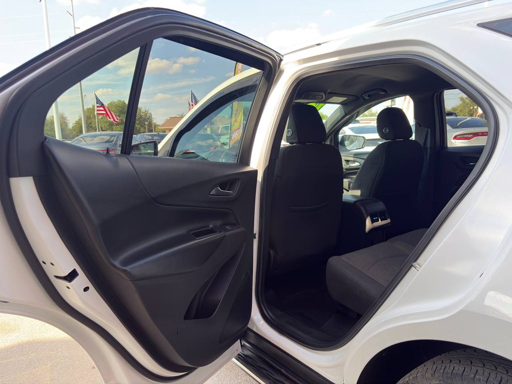 Photo 13 of this CHEVROLET EQUINOX