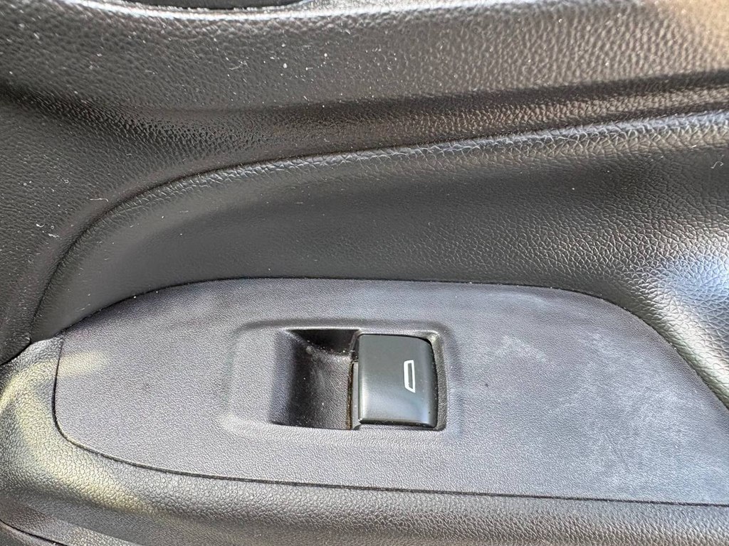 Photo 7 of this CHEVROLET EQUINOX