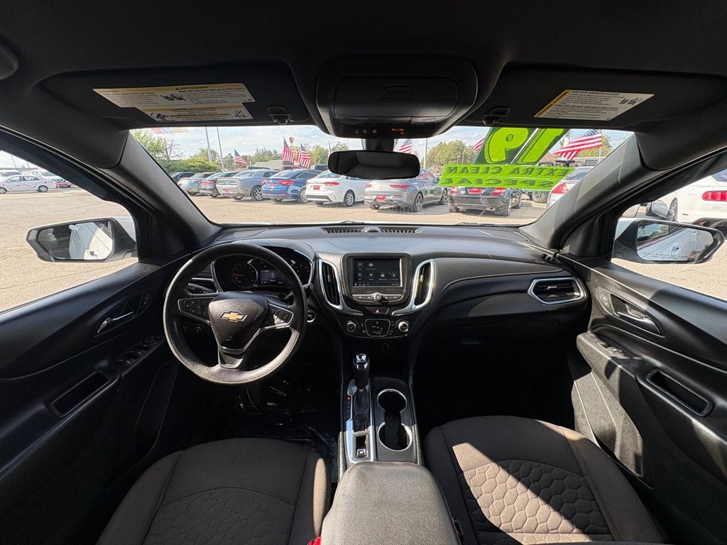 Photo 33 of this CHEVROLET EQUINOX
