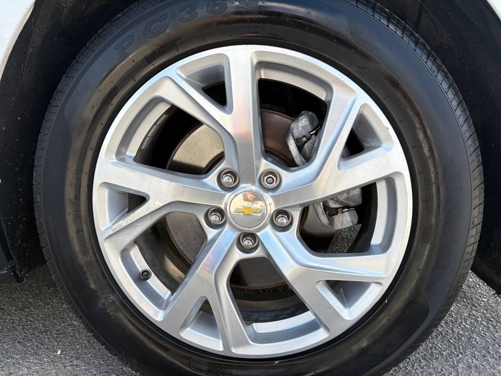 Photo 37 of this CHEVROLET EQUINOX