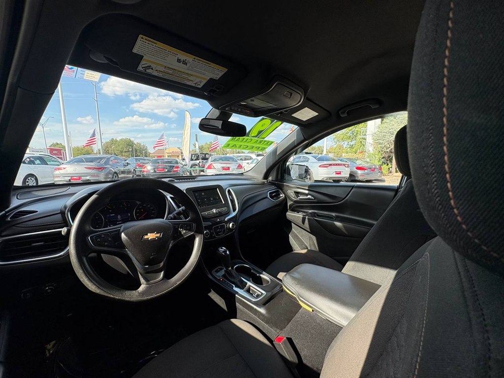 Photo 34 of this CHEVROLET EQUINOX