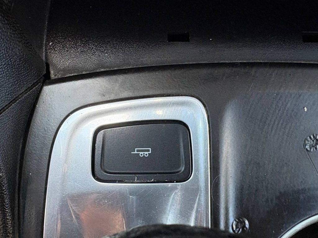Photo 28 of this CHEVROLET EQUINOX