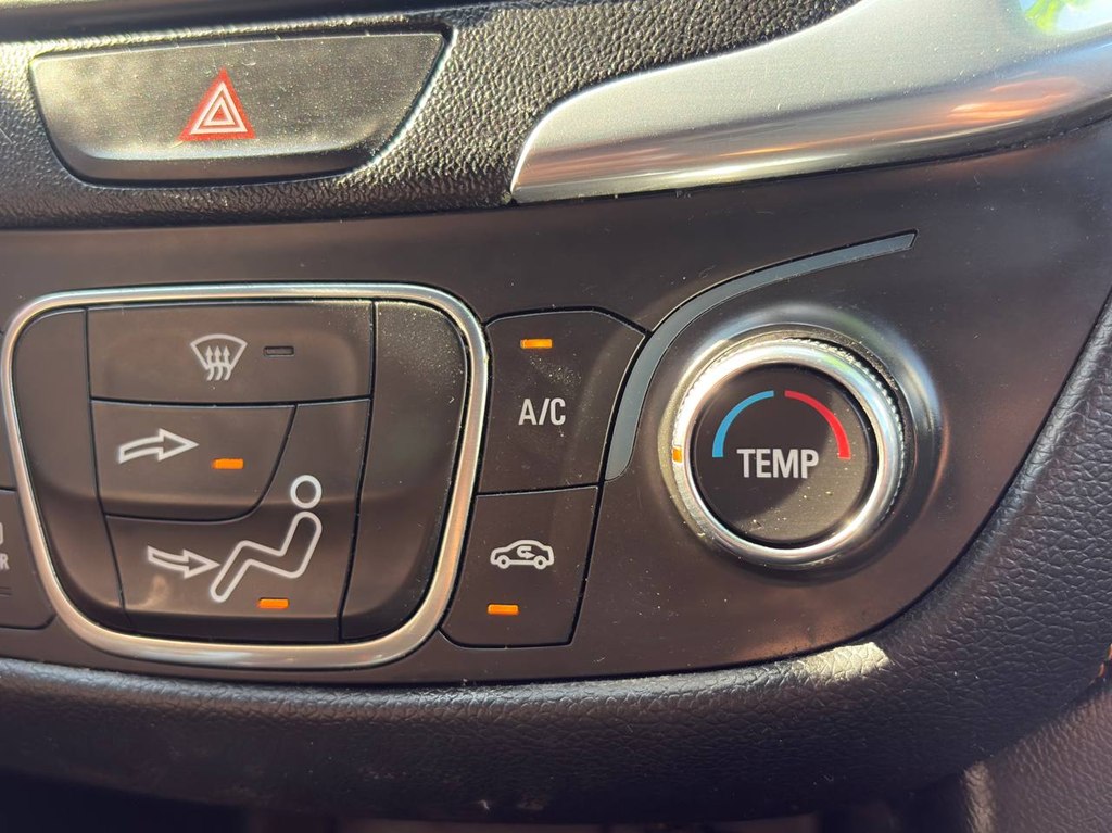 Photo 27 of this CHEVROLET EQUINOX